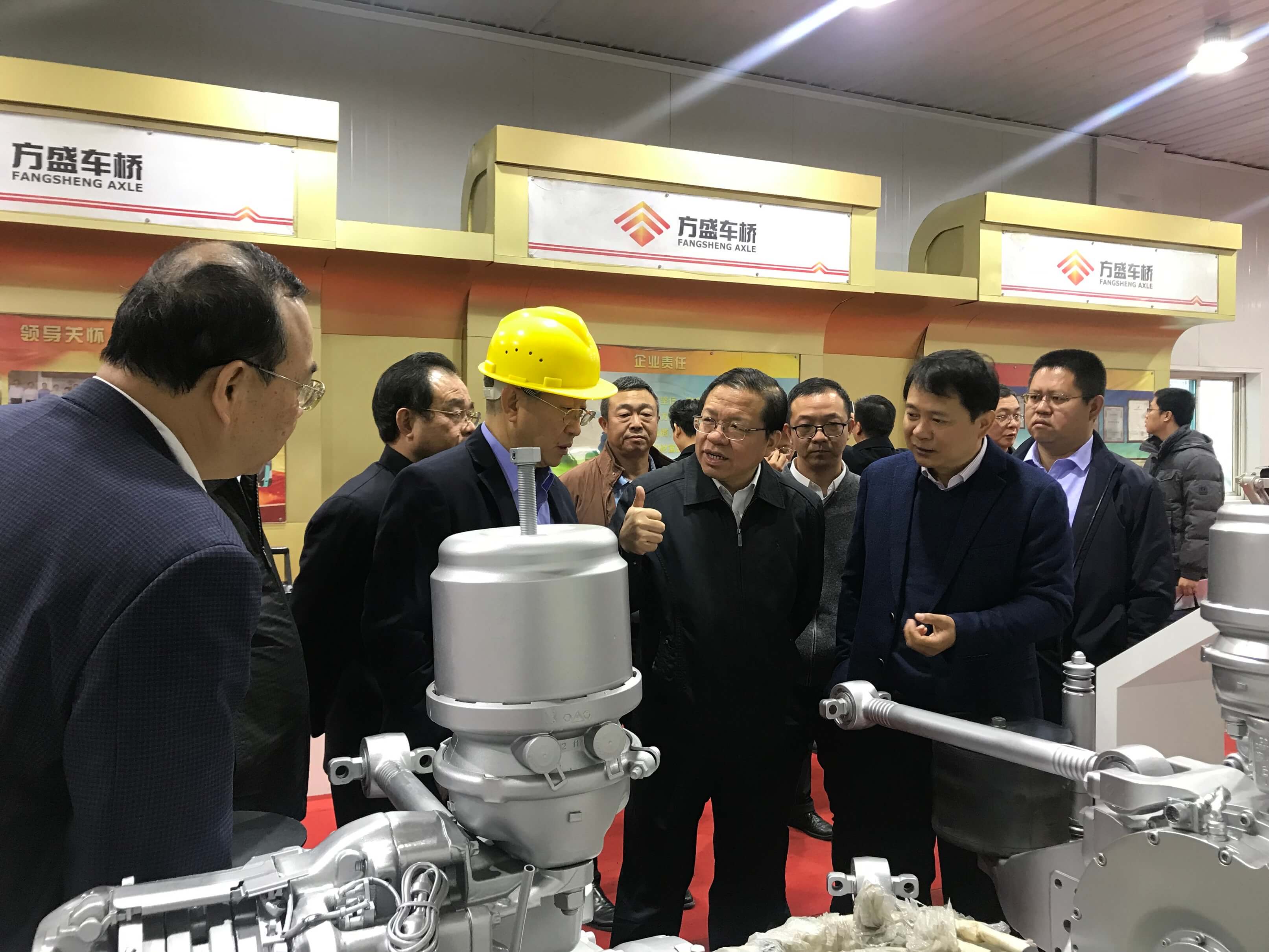 1605854048538533.jpg 自治區(qū)副主席秦如培一行蒞臨方盛車橋公司視察指導(dǎo)工作 (1).JPG